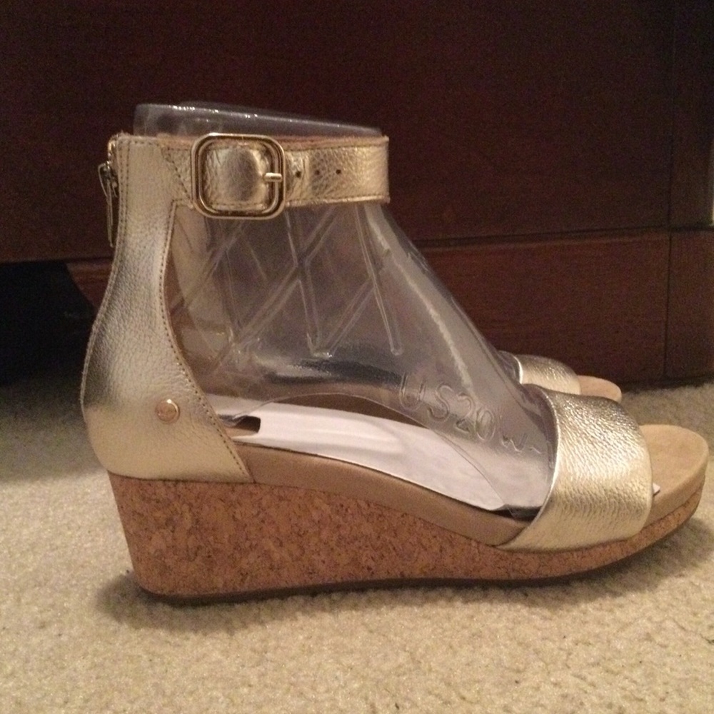 New! Ugg Wedge Sandals
